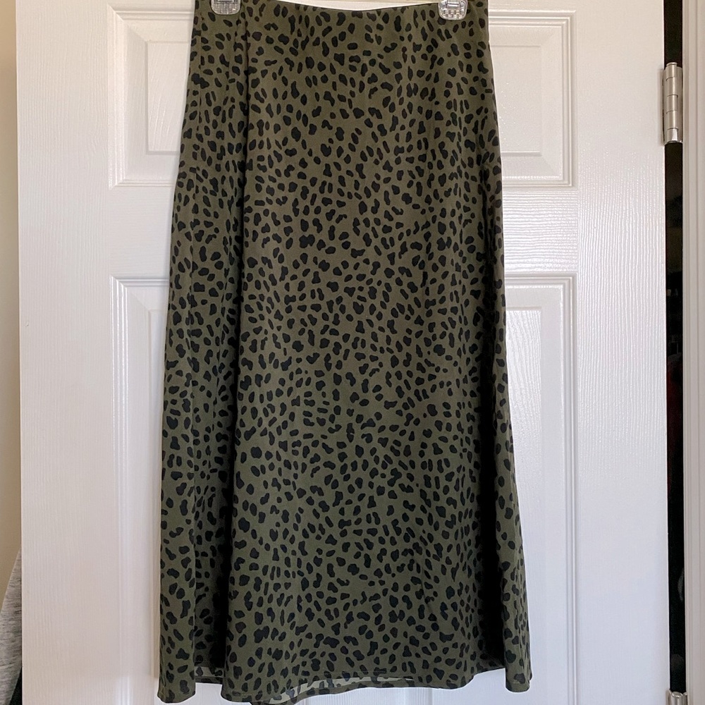 Hunter green midi skirt size M. Worn one time